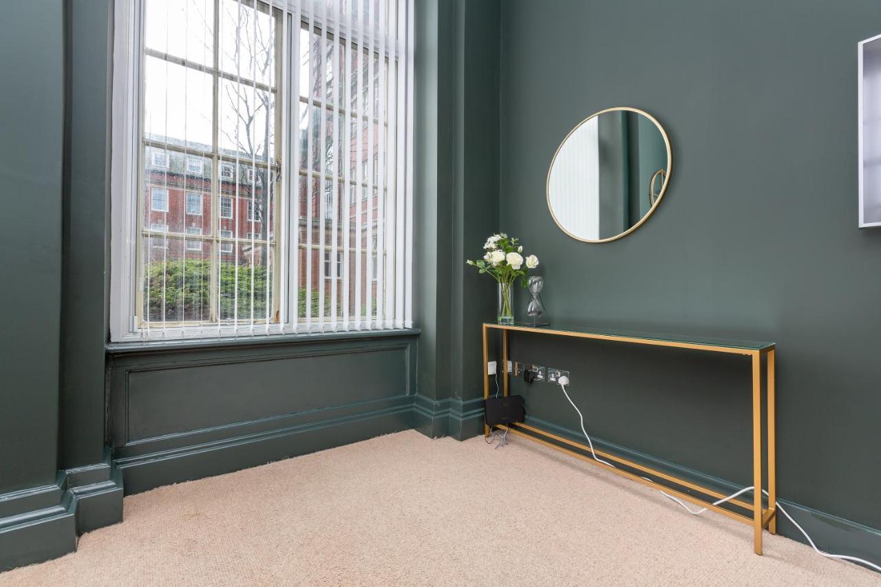 Apartment Luxury Ground Floor In Grand North Shore Sea Front Building *